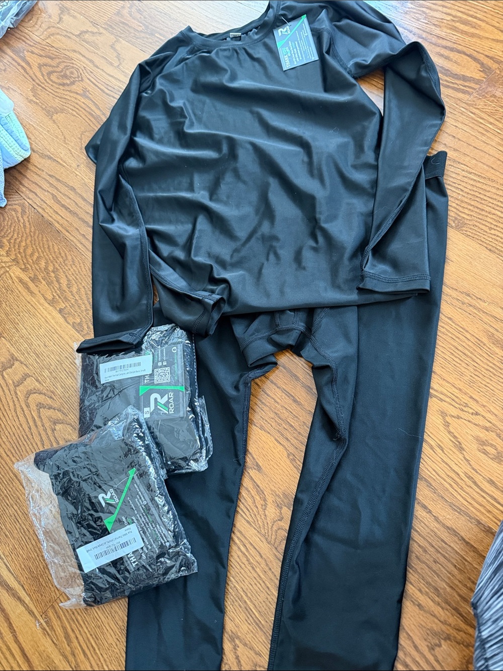 ROAR MMA thermal compressions spats tights and top - bundle - size small  Black